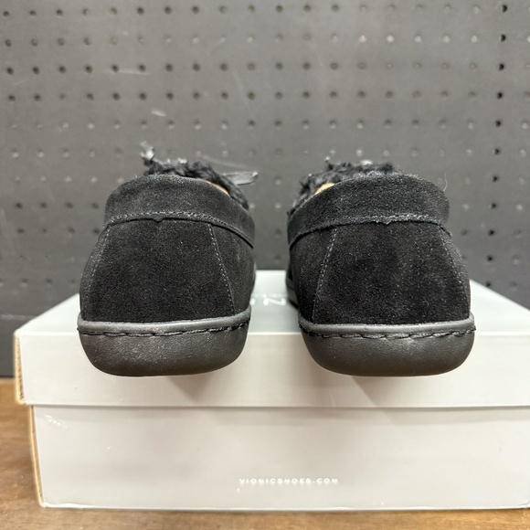 New W/ Box! Men's Vionic Adler Black Suede Outdoor Moccasin Slippers Size 8.5 - Picture 4 of 5
